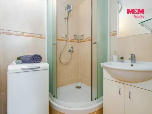 Prodej bytu 2+1, Hostinné, Sídliště, 68 m2