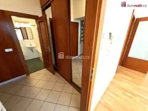 Pronájem bytu 1+kk, Praha - Břevnov, Na Petynce, 40 m2
