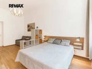 Pronájem bytu 1+kk, Praha - Smíchov, Zborovská, 35 m2