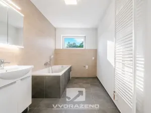 Prodej rodinného domu, Stará Paka - Ústí, 300 m2