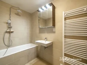 Pronájem bytu 1+kk, Praha - Modřany, Vrátnická, 40 m2