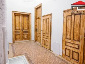 Prodej bytu 2+kk, Frýdek-Místek, Zámecké nám., 89 m2