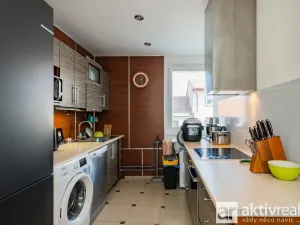 Prodej rodinného domu, Praha - Komořany, Nad teplárnou, 260 m2