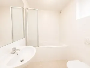 Pronájem bytu 2+kk, Praha - Holešovice, Komunardů, 86 m2