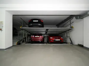Pronájem garážového stání, Praha - Vinohrady, Voroněžská, 10 m2