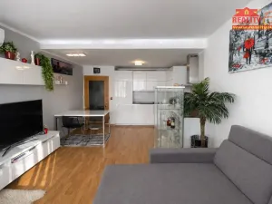 Prodej bytu 2+kk, Praha - Uhříněves, Nové náměstí, 57 m2