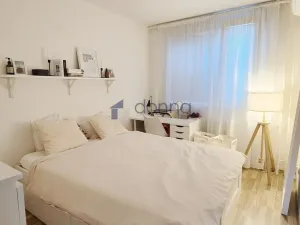 Pronájem bytu 2+kk, Praha, Pujmanové, 41 m2