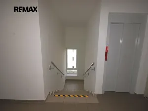 Pronájem bytu 1+kk, Velký Osek, U hřiště, 33 m2