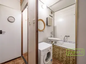Prodej bytu 2+1, Karlovy Vary, Krymská, 55 m2