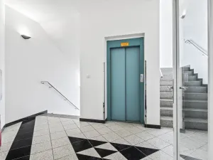 Pronájem kanceláře, Praha - Vysočany, Sokolovská, 27 m2