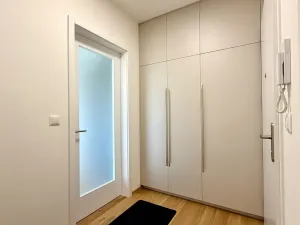 Pronájem bytu 1+kk, Praha - Košíře, Na Stárce, 39 m2