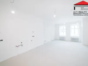 Prodej kanceláře, Frýdek-Místek, Zámecké nám., 74 m2