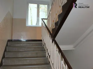 Pronájem bytu 2+1, Karlovy Vary - Rybáře, Majakovského, 54 m2
