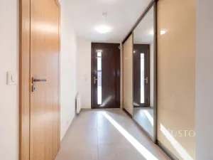 Prodej rodinného domu, Praha - Libuš, V Hrobech, 279 m2