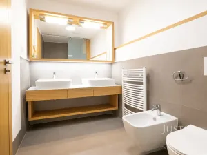 Prodej rodinného domu, Praha - Libuš, V Hrobech, 279 m2
