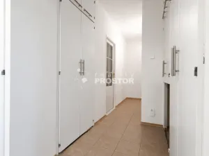 Prodej bytu 3+1, Praha - Prosek, Pískovcová, 77 m2