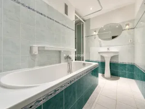 Prodej bytu 3+1, Praha - Prosek, Pískovcová, 77 m2