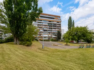 Prodej bytu 3+1, Praha - Prosek, Pískovcová, 77 m2