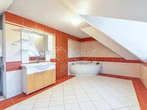 Prodej rodinného domu, Zlosyň, 209 m2