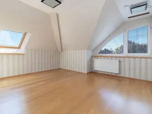 Pronájem kanceláře, Praha - Březiněves, Skřivánčí, 725 m2