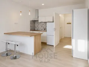Prodej bytu 1+kk, Praha - Podolí, Dvorecké náměstí, 31 m2