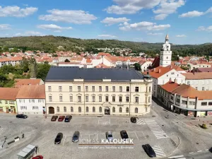 Pronájem ubytování, Ivančice, Tesařovo náměstí, 2319 m2