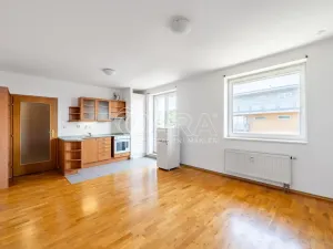 Pronájem bytu 1+kk, Praha - Troja, Vřesová, 34 m2