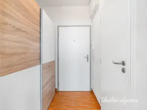 Pronájem bytu 1+kk, Praha - Kyje, Farkašova, 32 m2