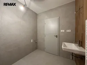 Pronájem bytu 1+kk, Třebíč - Nové Město, Modřínová, 38 m2