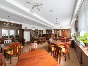 Pronájem restaurace, Doksy, Komenského, 261 m2