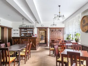 Pronájem restaurace, Doksy, Komenského, 261 m2