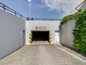 Pronájem garážového stání, Praha - Letňany, Stará náves, 15 m2
