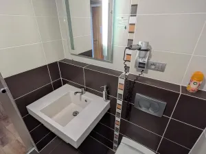 Pronájem bytu 1+kk, Praha - Suchdol, Suchdolské náměstí, 23 m2