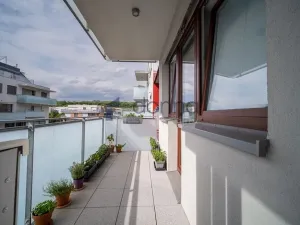 Pronájem bytu 2+kk, Praha, Pod stolovou horou, 57 m2