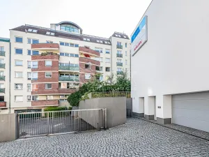 Pronájem obchodního prostoru, Praha - Žižkov, Jeseniova, 240 m2