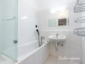 Pronájem bytu 3+1, Praha - Kobylisy, Chotovická, 71 m2