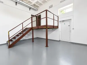 Pronájem obchodního prostoru, Praha - Horní Počernice, Komárovská, 210 m2