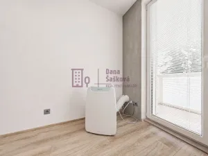 Pronájem bytu 2+kk, Jindřichův Hradec - Jindřichův Hradec III, sídliště Vajgar, 47 m2