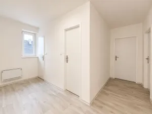 Pronájem bytu 2+1, Karlovy Vary - Stará Role, Závodu míru, 65 m2