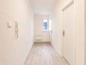 Pronájem bytu 2+1, Karlovy Vary - Stará Role, Závodu míru, 65 m2
