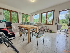 Pronájem obchodního prostoru, Holubice, 22 m2