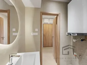 Pronájem bytu 2+kk, Praha - Nusle, U křížku, 36 m2