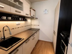 Prodej bytu 2+kk, Praha, Doležalova, 46 m2