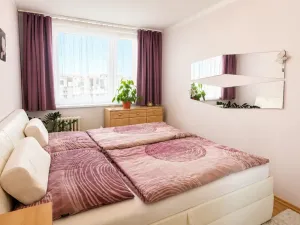 Prodej bytu 2+kk, Praha, Doležalova, 46 m2