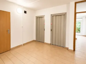 Prodej bytu 2+kk, Praha, Doležalova, 46 m2