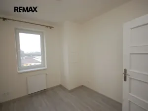 Pronájem bytu 3+kk, Velký Osek, U hřiště, 75 m2