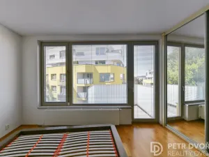 Pronájem bytu 1+kk, Praha - Žižkov, Jeseniova, 48 m2