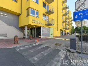 Pronájem bytu 1+kk, Praha - Žižkov, Jeseniova, 48 m2