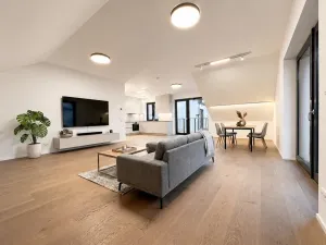 Prodej bytu 5+kk, Praha - Holyně, náměstí Pod lípou, 152 m2
