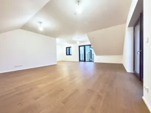 Prodej bytu 5+kk, Praha - Holyně, náměstí Pod lípou, 152 m2